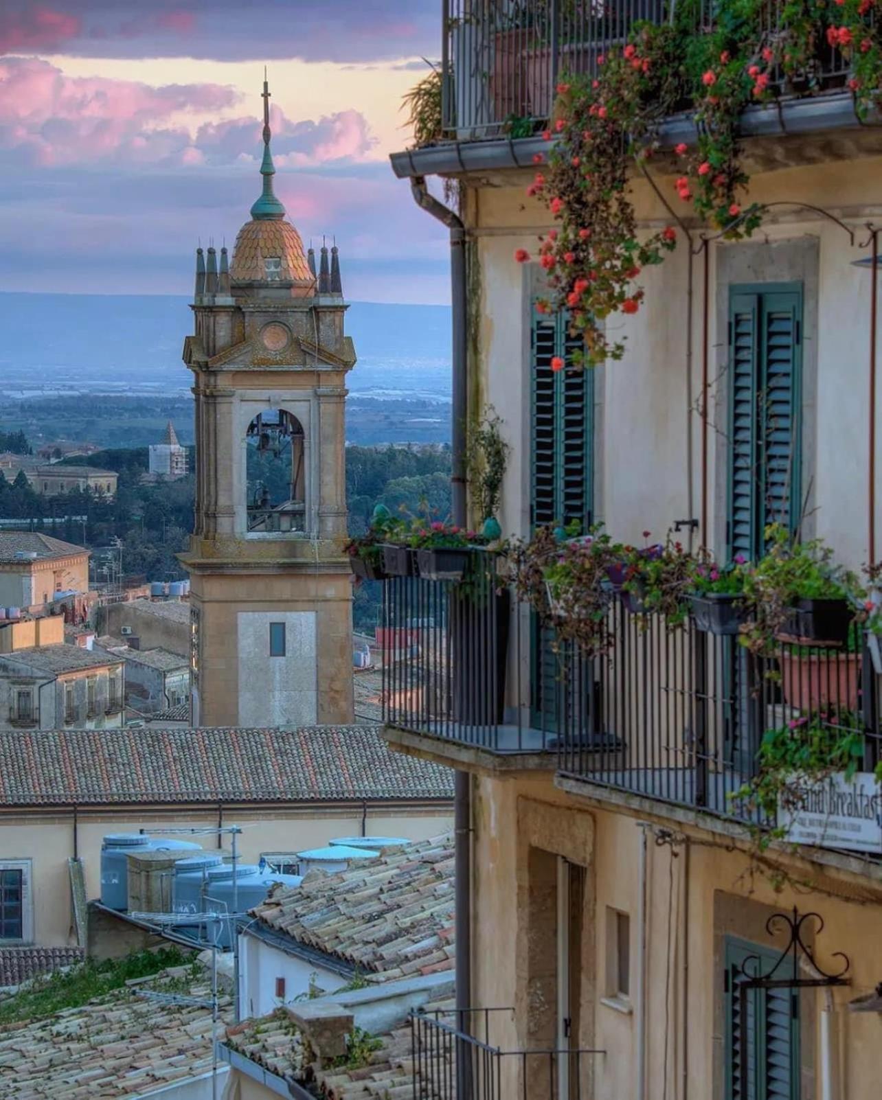 Casa Tipica Siciliana Patronale Home Bedandbreakfast Tremetrisoprailcielo Camere Con Vista, Colazione Interna In Terrazzo Panoramico Caltagirone Exterior foto